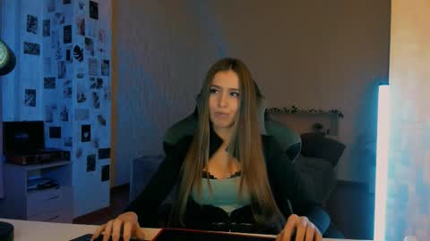 Eva online show from November 12, 2025, 7:57 pm