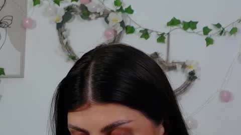 yours_goddess online show from June 18, 2026, 4:24 am