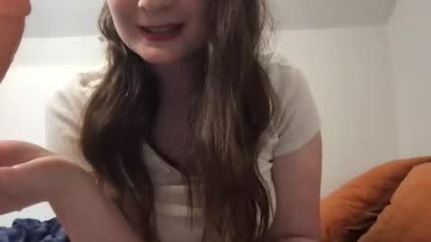 YoursTrulyBella online show from April 18, 2026, 2:48 am