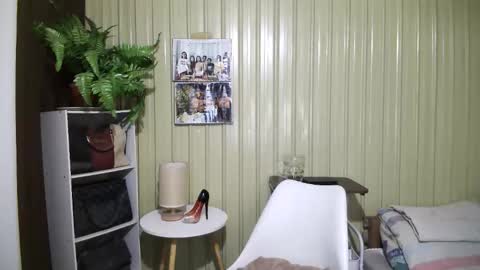 Snapshot of yoursubmissive_larah chatting on April 28, 2026, 6:40 am yoursubmissive_larah online show from April 28, 2026, 6:40 am