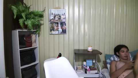Snapshot of yoursubmissive_larah chatting on May 13, 2026, 7:06 am yoursubmissive_larah online show from May 13, 2026, 7:06 am