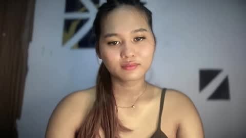 yoursweetgirl_zia online show from May 17, 2026, 5:05 am