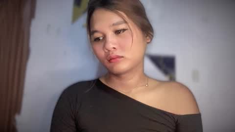 yoursweetgirl_zia online show from June 8, 2026, 5:41 am