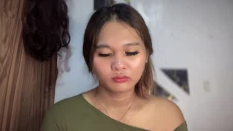 yoursweetgirl_zia online show from June 23, 2026, 5:05 am