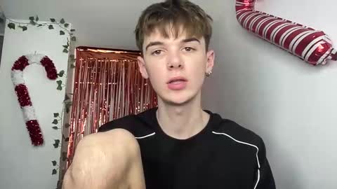 yoursweetyguy online show from February 11, 2026, 2:44 pm