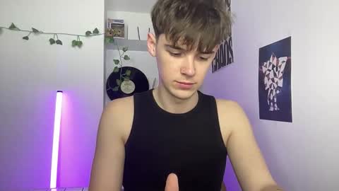 yoursweetyguy online show from April 1, 2026, 4:37 pm