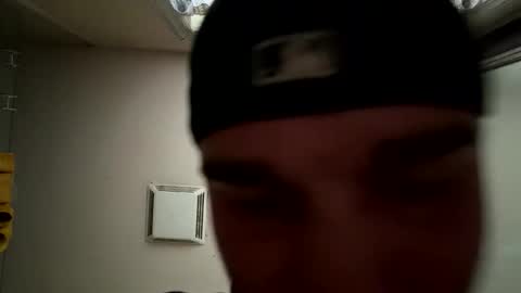 Snapshot of yourwhiteislandboy chatting on June 2, 2026, 10:06 am yourwhiteislandboy online show from June 2, 2026, 10:06 am