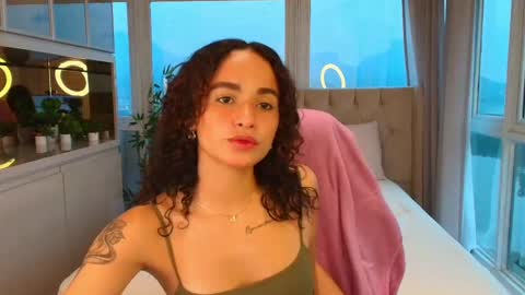 Snapshot of ysenne_josse chatting on May 26, 2026, 11:06 am Ysenne online show from May 26, 2026, 11:06 am