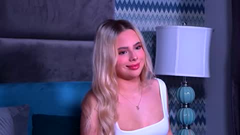 Foxie online show from November 24, 2025, 3:45 pm