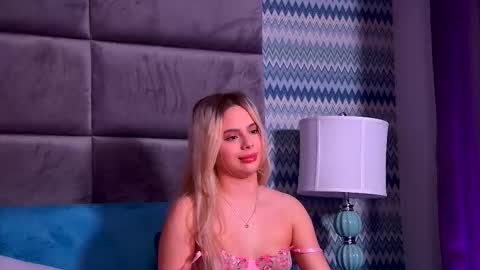 Foxie online show from December 21, 2025, 4:36 pm