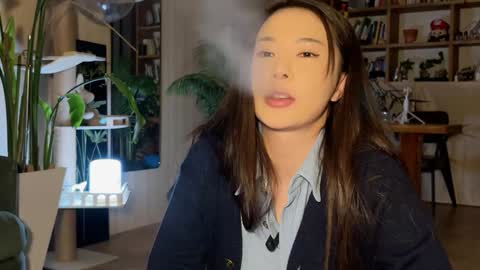 lili online show from November 27, 2025, 2:41 pm