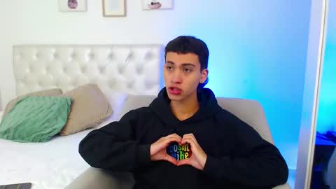 yulian_vasquez online show from February 24, 2026, 7:12 pm