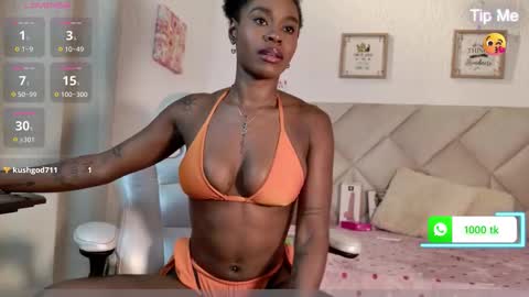 Yuliana online show from October 11, 2025, 6:39 pm