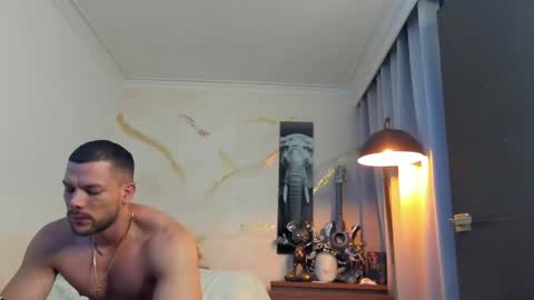 yulian 2811 online show from May 22, 2026, 2:19 am