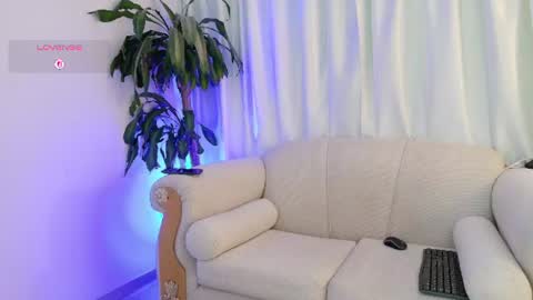 yuliethpetite online show from July 13, 2026, 11:24 am