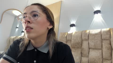 Snapshot of yulievans chatting on February 7, 2025, 9:04 pm yulievans online show from February 7, 2025, 9:04 pm