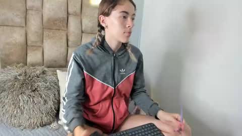 Snapshot of yulievans chatting on March 6, 2025, 12:09 pm yulievans online show from March 6, 2025, 12:09 pm