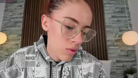 Snapshot of yulievans chatting on October 13, 2025, 7:25 pm yulievans online show from October 13, 2025, 7:25 pm