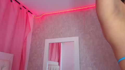 yulissa_girls online show from July 17, 2026, 2:45 pm
