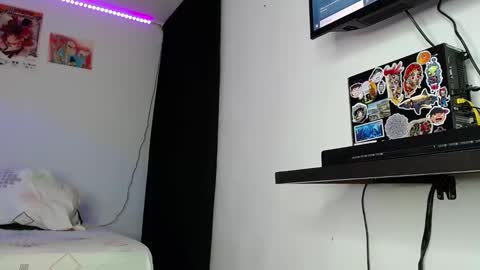 Snapshot of yulitattoo09 chatting on February 5, 2026, 3:33 am July Lovely online show from February 5, 2026, 3:33 am