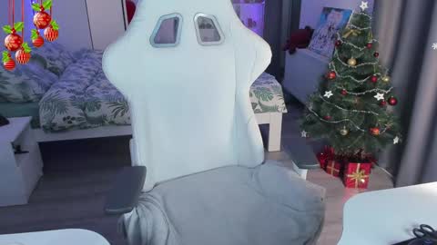 Yumi 3 online show from December 22, 2024, 2:38 pm