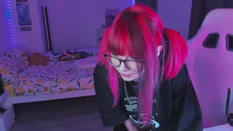 Yumi 3 online show from September 17, 2025, 5:25 pm