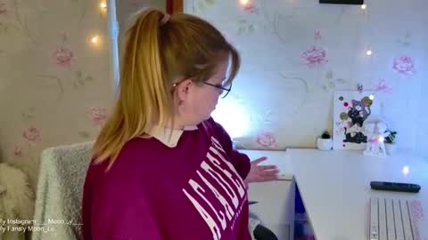 Snapshot of yumm_lolly chatting on December 2, 2025, 2:12 pm Polly online show from December 2, 2025, 2:12 pm