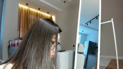 Snapshot of yummi_kim chatting on December 7, 2024, 4:09 am Yumi online show from December 7, 2024, 4:09 am