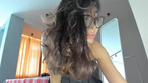 Snapshot of yummi_kim chatting on December 10, 2024, 7:05 am Yumi online show from December 10, 2024, 7:05 am