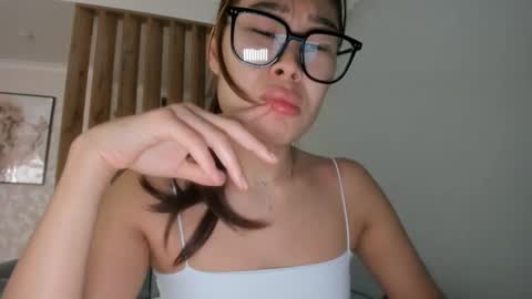 Snapshot of yummi_kim chatting on October 13, 2025, 7:52 am Yumi online show from October 13, 2025, 7:52 am