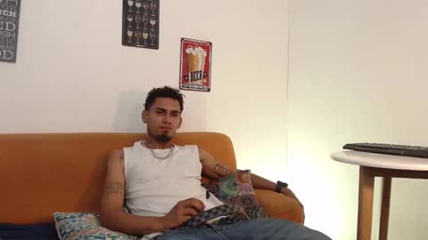 yun_lovers online show from March 6, 2025, 8:05 pm
