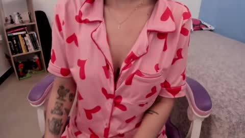 Yuna online show from January 3, 2025, 7:50 pm