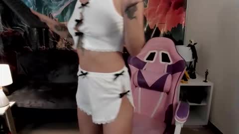 Yuna online show from October 17, 2025, 7:27 pm