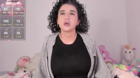 yunahott_ online show from May 18, 2026, 4:29 am