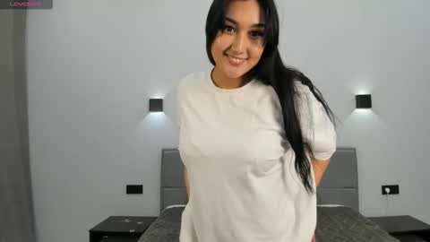 Yuna online show from November 1, 2025, 8:33 pm