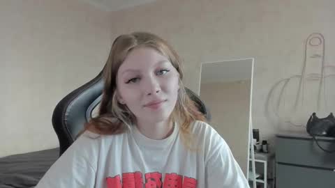 yunarosee online show from September 13, 2025, 12:16 pm