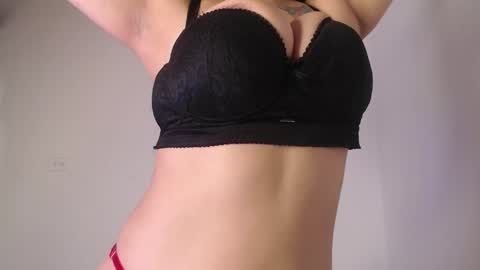 Snapshot of yungelitamor_ chatting on January 21, 2025, 10:41 am ELITA online show from January 21, 2025, 10:41 am