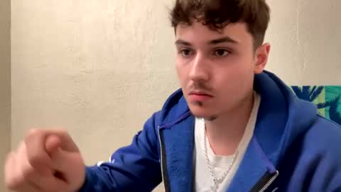 yungstudbev online show from December 26, 2024, 4:43 am