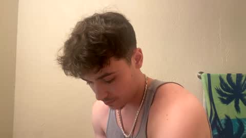 yungstudbev online show from December 29, 2024, 4:27 am