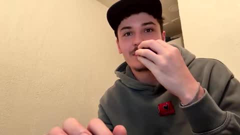 yungstudbev online show from September 19, 2025, 12:23 am