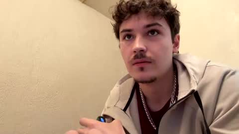 yungstudbev online show from October 26, 2025, 6:58 pm