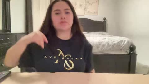 yungtorii online show from November 20, 2025, 2:45 am