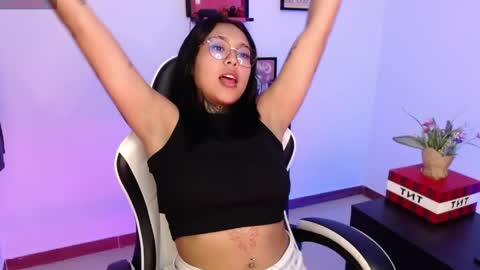 Angelly online show from April 17, 2026, 11:30 pm