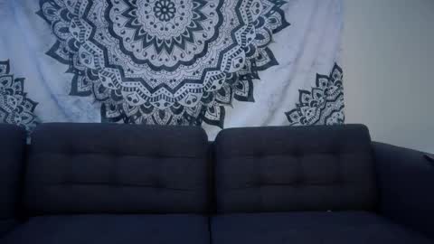 yurdreams_22 online show from December 3, 2025, 6:10 am