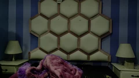 Snapshot of yvi_taylor chatting on May 4, 2026, 12:12 pm yvi online show from May 4, 2026, 12:12 pm