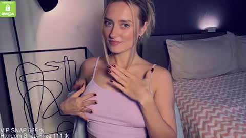 Snapshot of yvie_ chatting on December 3, 2024, 9:22 am The Queen Bitch of the United Kingdom online show from December 3, 2024, 9:22 am