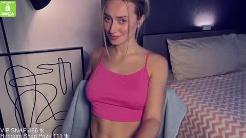 Snapshot of yvie_ chatting on December 4, 2024, 8:45 am The Queen Bitch of the United Kingdom online show from December 4, 2024, 8:45 am