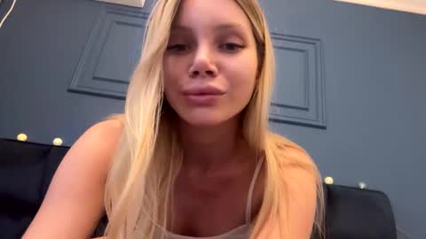 Snapshot of yvonna_ chatting on January 18, 2025, 2:55 pm yvonna_ online show from January 18, 2025, 2:55 pm