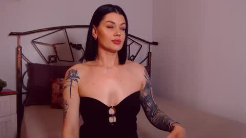 Snapshot of yvonneeverlee chatting on May 9, 2026, 7:30 pm I V Y online show from May 9, 2026, 7:30 pm