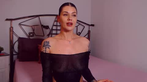 Snapshot of yvonneeverlee chatting on May 22, 2026, 7:52 pm I V Y online show from May 22, 2026, 7:52 pm